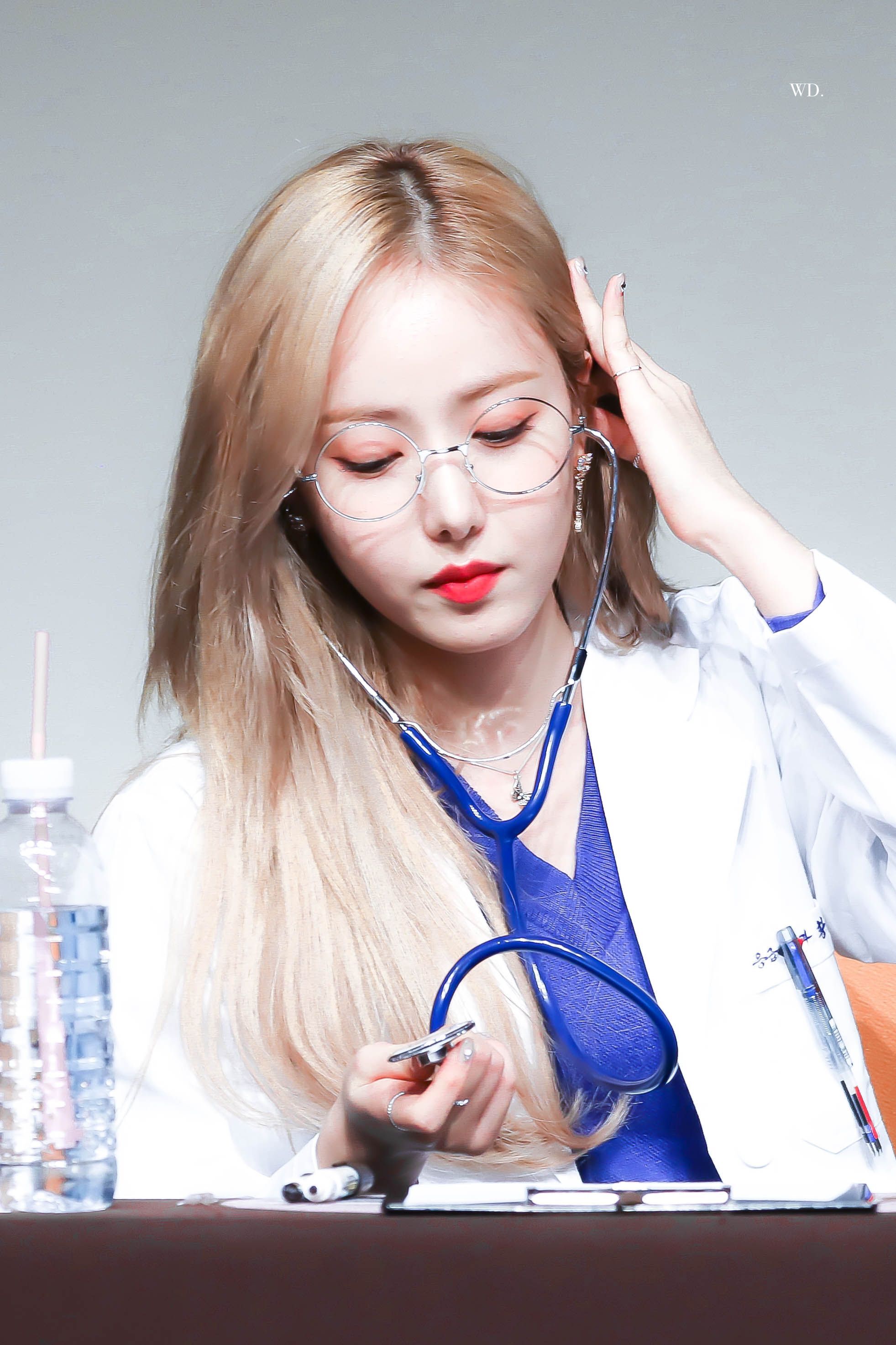 야심한 시간에 보니까 은근히 미인인 듯한 여자친구 신비.jpgif | 인스티즈