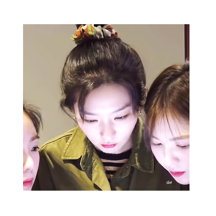 아이패드 게임에 엄청 집중한 레드벨벳 ㅋㅋㅋ.gif | 인스티즈