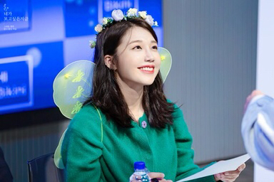 요정 날개를 착용한 에이핑크 정은지.jpg | 인스티즈