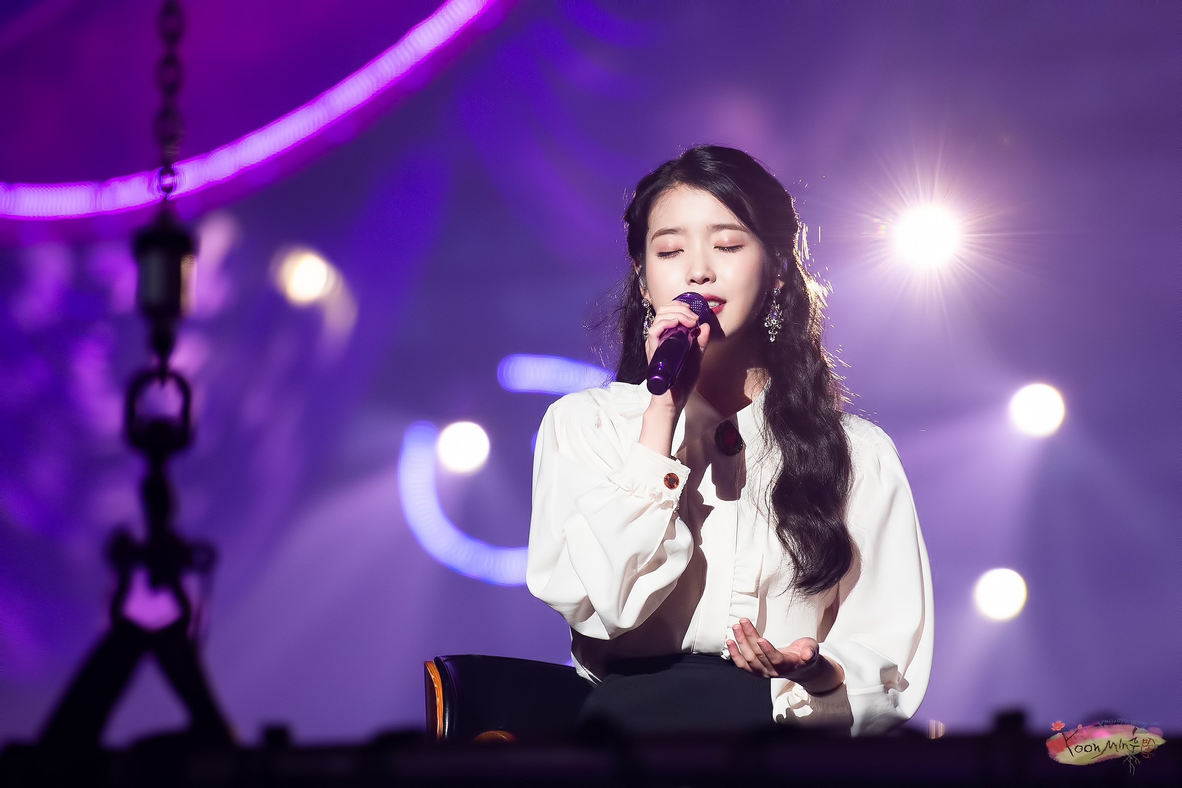 아이유 10주년 콘서트 in 서울.jpg | 인스티즈