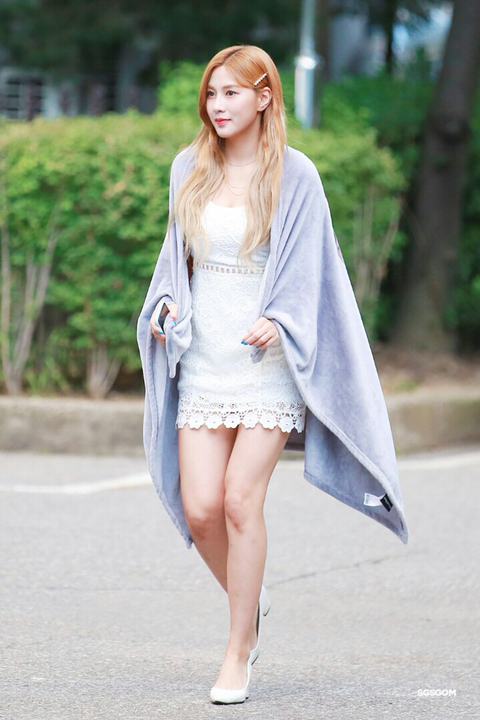 뮤뱅 중간 출퇴근 길의 에이핑크 하영이.jpg | 인스티즈