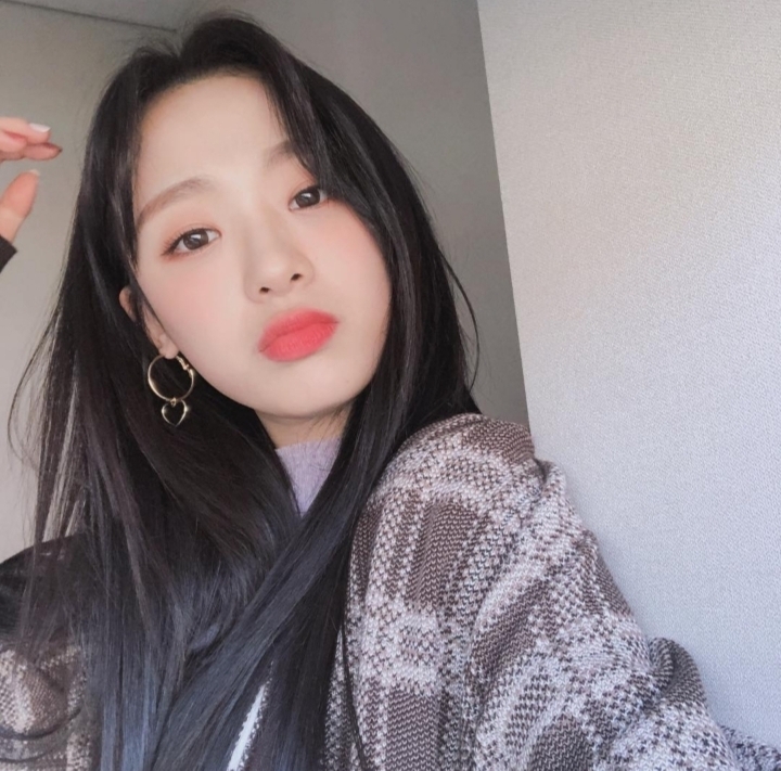 에이프릴 이진솔 | 인스티즈
