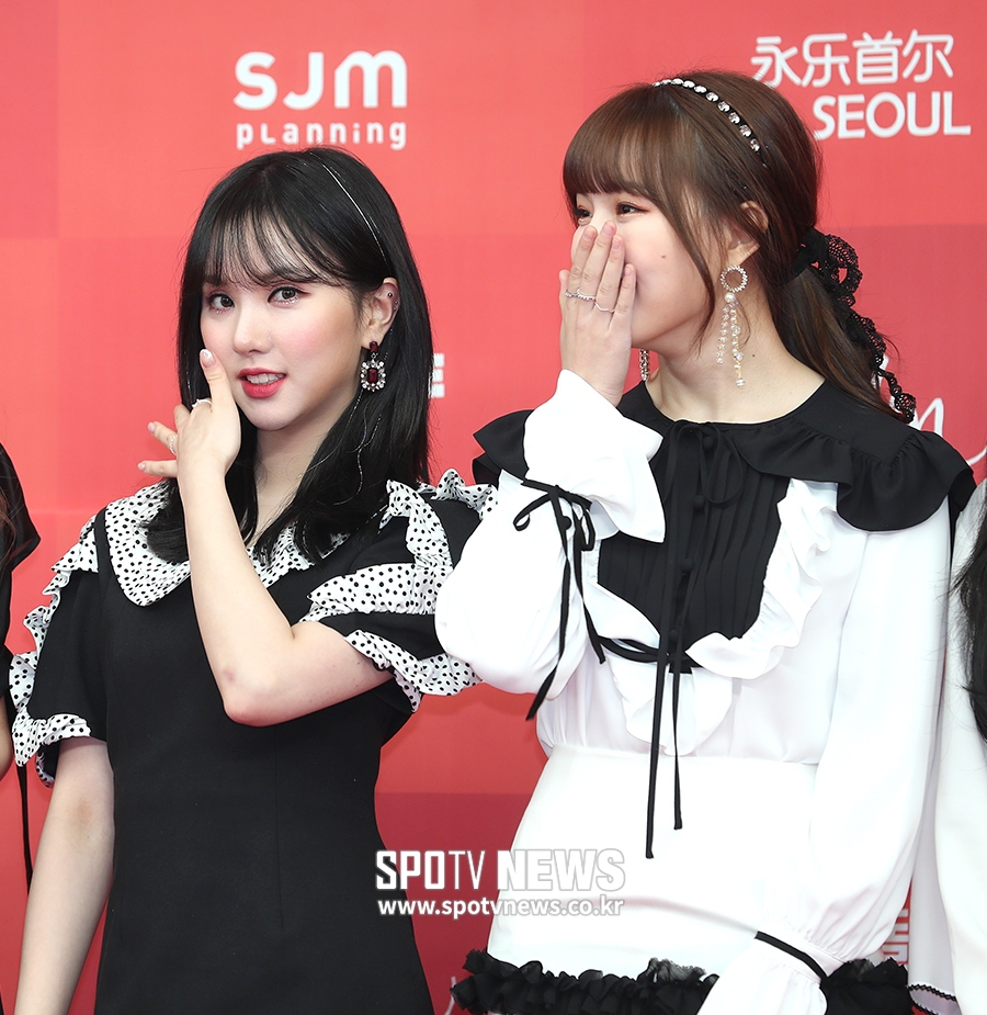 오늘자 여자친구 골든디스크 레드카펫.jpg | 인스티즈