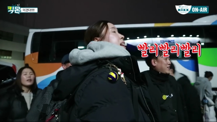 코스프레(?)하는 감독.jpg | 인스티즈