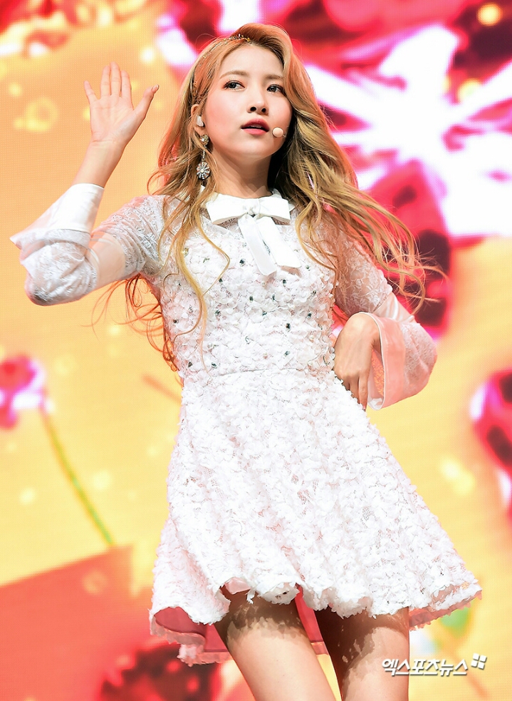 190114 여자친구 쇼케이스 현장.jpg | 인스티즈