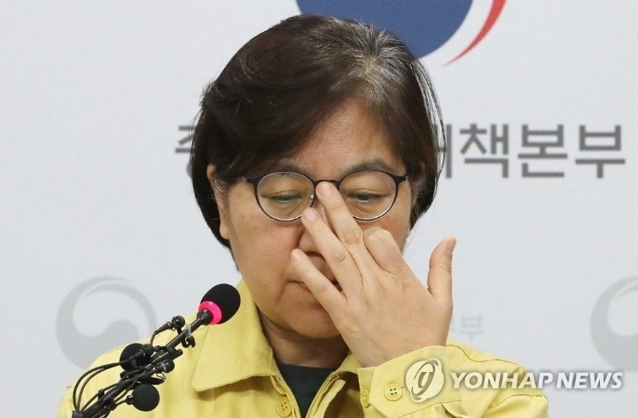 한달사이에 급격하게 수척해진 정은경 질병관리본부장.jpgif | 인스티즈