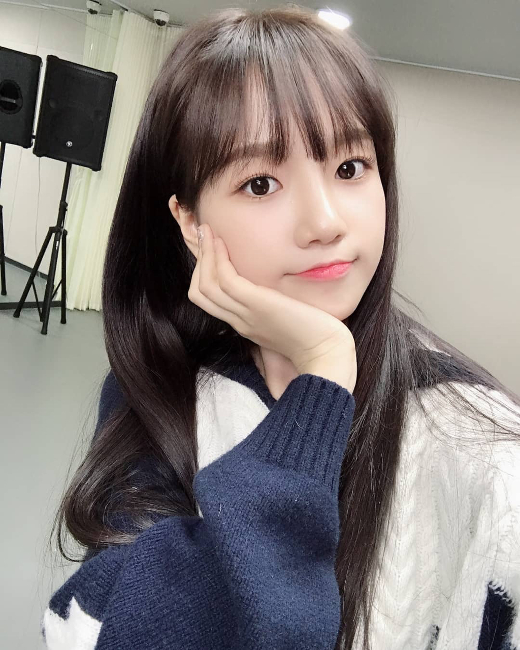 오늘은 아이즈원의 자랑스러운 메인보컬, 조유리의 19번째 생일입니다. 🎂 | 인스티즈