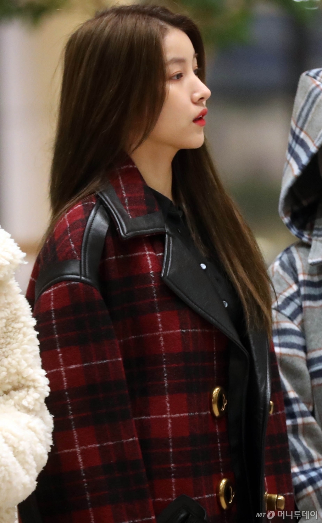 일본 공연 차 출국하는 여자친구.jpg | 인스티즈