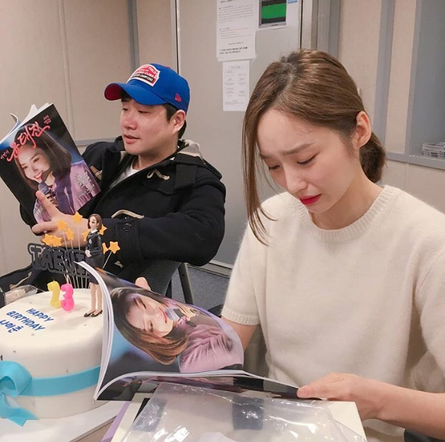 생일선물 받은 윤태진.jpg (+ 행복춘X울보춘) | 인스티즈