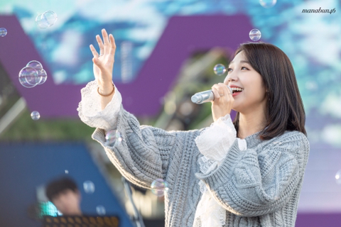 무대 비누방울 효과 속 에이핑크 정은지.jpgif | 인스티즈