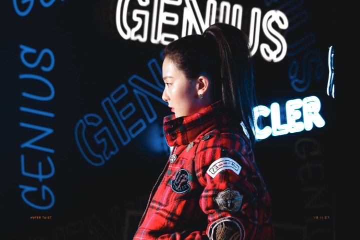 몽클레어 패딩 입어서 따뜻한 레드벨벳 슬기보고 만족해하는 선미 언니 | 인스티즈