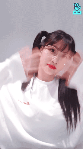 오늘자 브이앱 박살내는 트와이스 모모 | 인스티즈