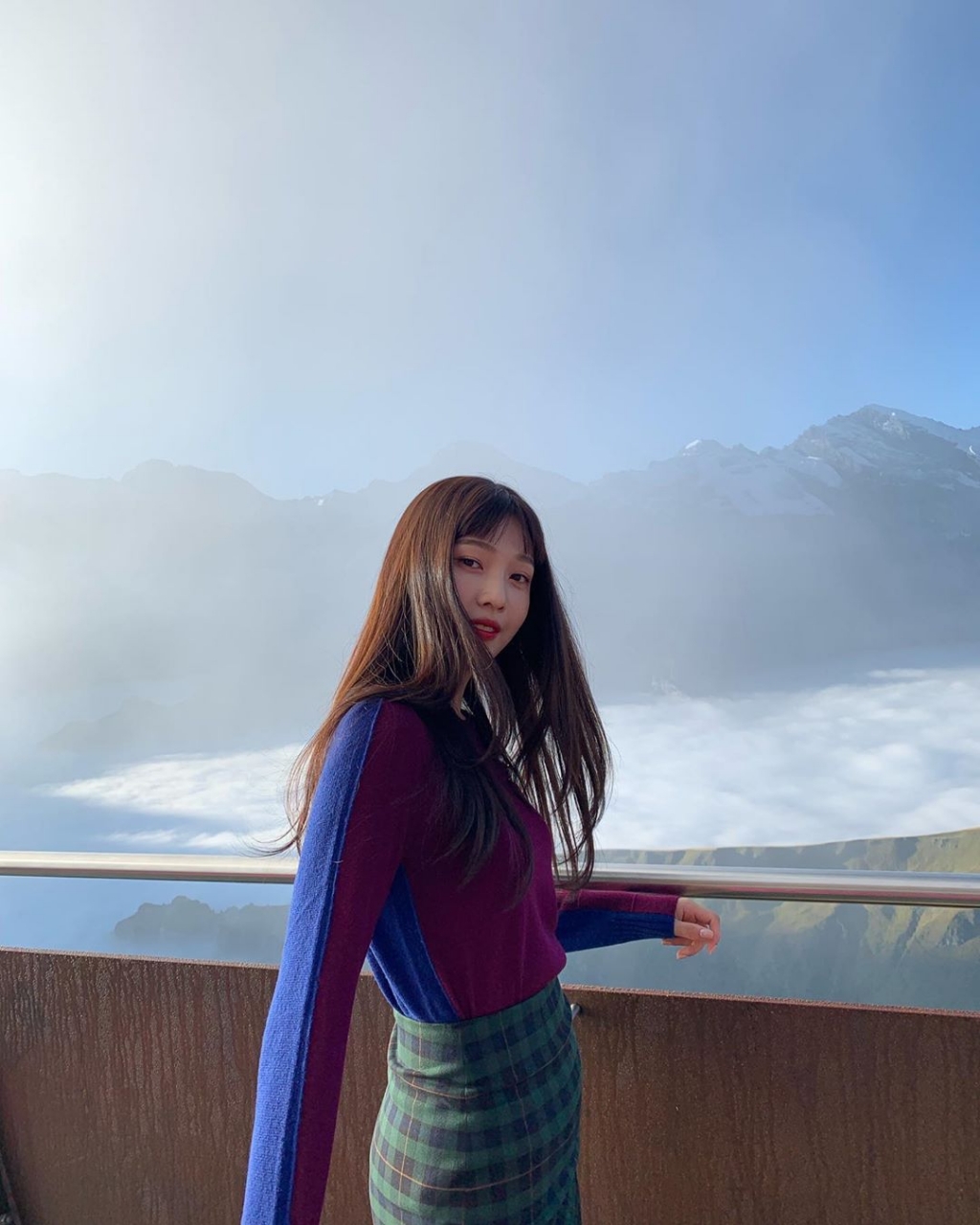 예쁜 스위스 풍경과 잘 어울리는 레드벨벳 조이 | 인스티즈