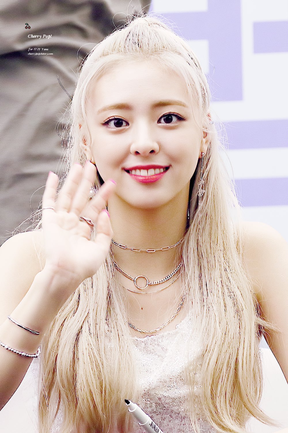 금발머리 ITZY 유나.jpgif | 인스티즈