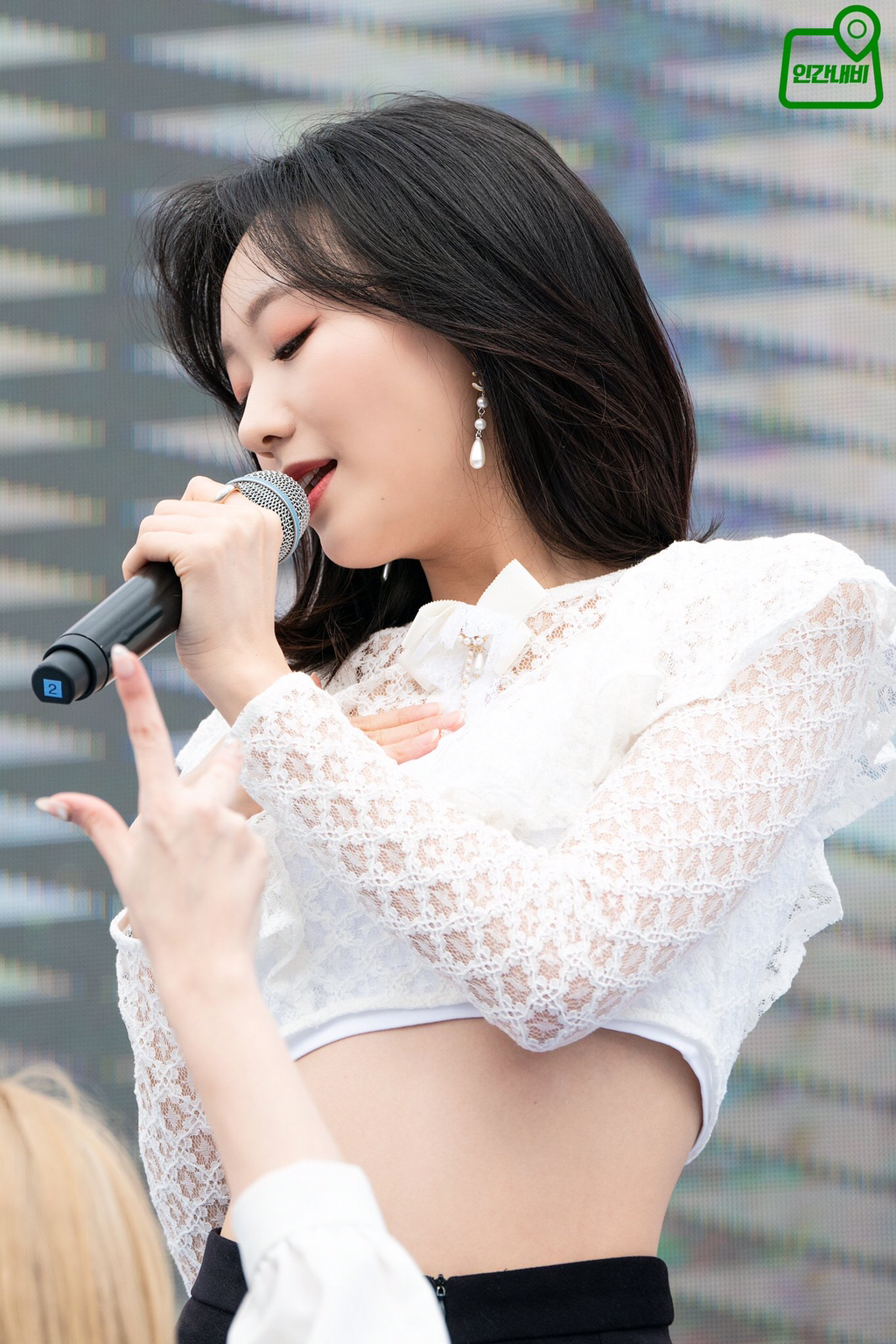 [러블리즈] 독일사는 친구에게 선물을 받아서 수정이 | 인스티즈