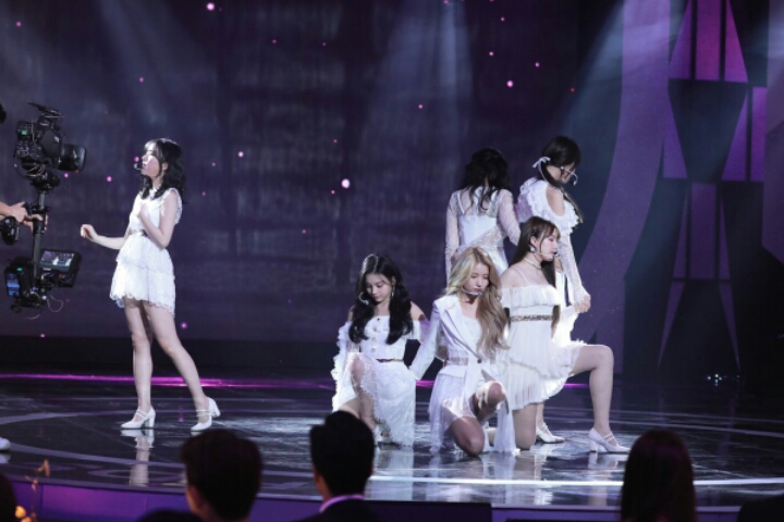 어제자 여자친구 mbc연기대상 시상&amp;축하공연.jpg | 인스티즈