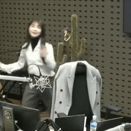 가요광장 2부 끝나고 쉬러 가는 에이핑크 정은지.gif | 인스티즈