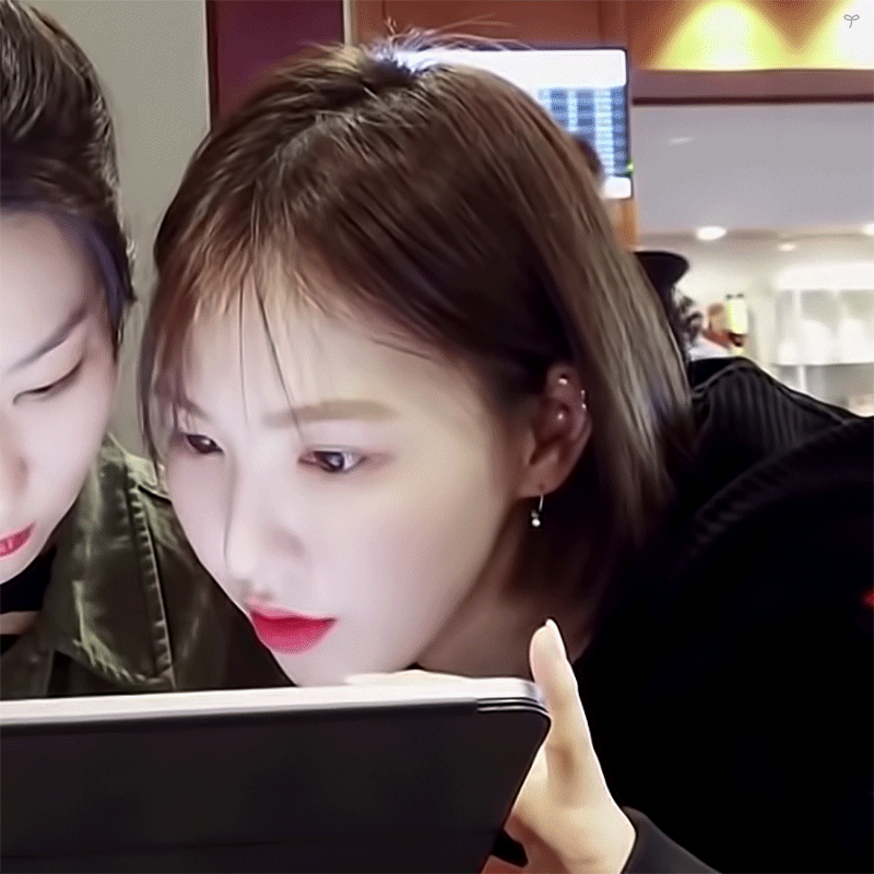 아이패드 게임에 엄청 집중한 레드벨벳 ㅋㅋㅋ.gif | 인스티즈