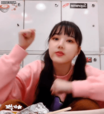 흥이 넘치는 여자친구 예린이.gif | 인스티즈