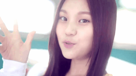 예뻐졌다 예뻐졌다 하는데 막상 보면 크게 변한게 없는 여자친구 엄지.gif | 인스티즈