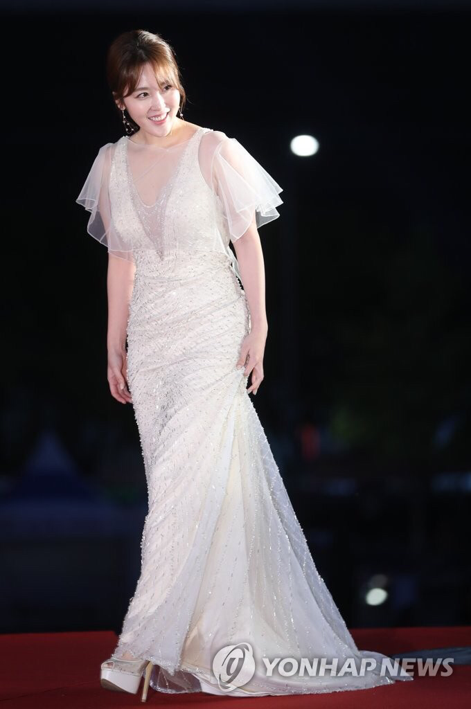 10.22 레드카펫 밟은 임금님.jpg | 인스티즈