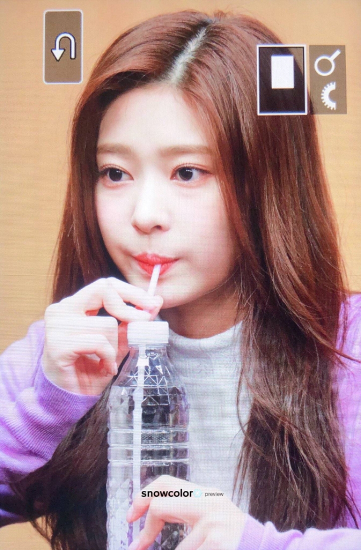 쭈굴미 넘치는 애잔한 개구리 아이즈원 김민주3.jpgif | 인스티즈