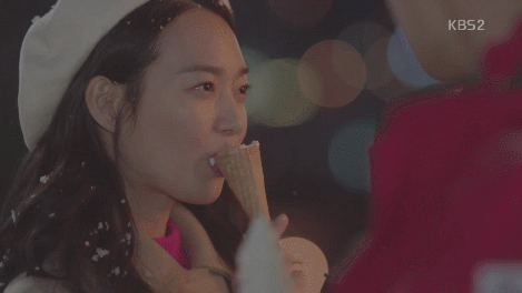 아이스크림 광고 찍는 신민아.gif | 인스티즈