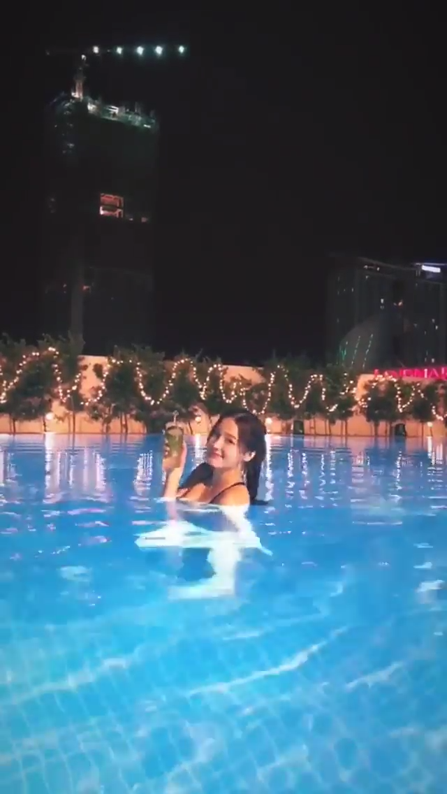 수영장에 간 모모랜드.jpg | 인스티즈