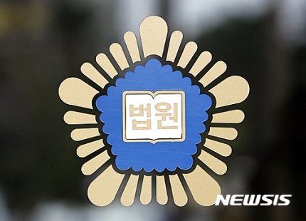 남자화장실서 8세 여아 성추행 20대 초등 돌봄강사 집행유예 | 인스티즈