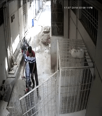 문단속 잘해야되는 이유.gif | 인스티즈