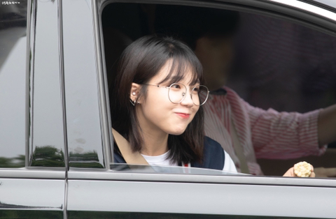 안경쓴 에이핑크 정은지.jpg | 인스티즈