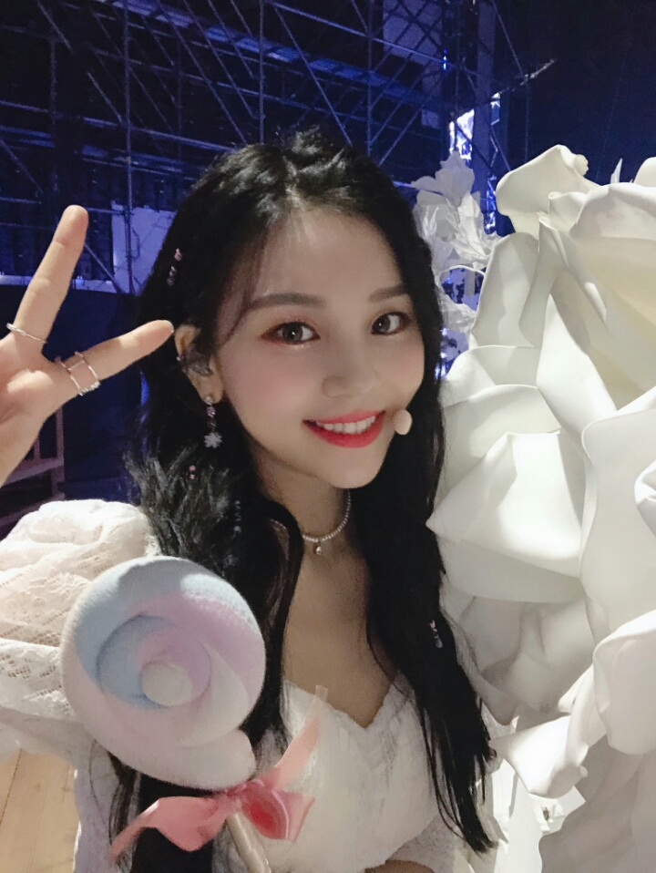 여자친구 트위터 엄지.jpg | 인스티즈
