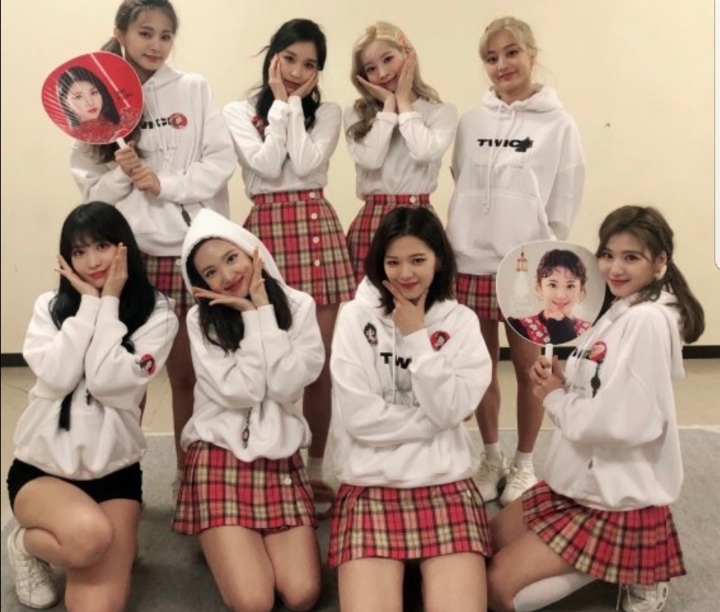 트와이스 나고야콘 단체사진 | 인스티즈