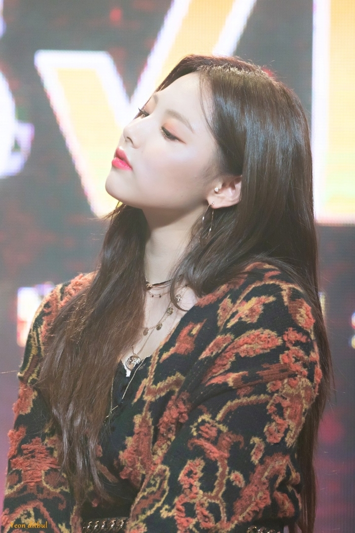 뭔가 건강한(?) 박지윤 느낌나는 걸그룹 멤버.jpg | 인스티즈