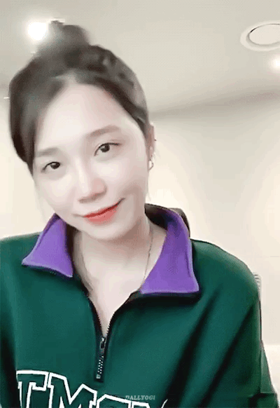 카메라와 아이컨택 하는 에이핑크 정은지.gif | 인스티즈