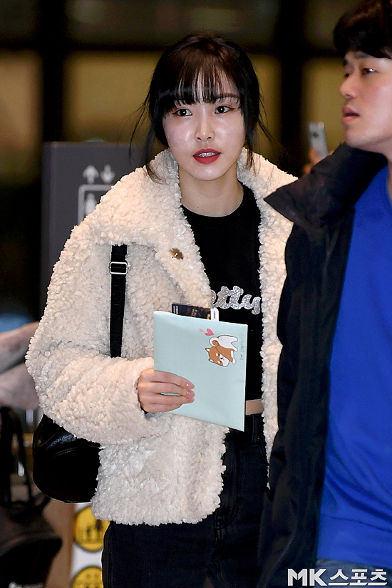 일본 공연 차 출국하는 여자친구.jpg | 인스티즈