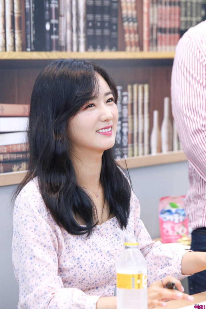 부모님 오픈하는 편의점에서 팬싸한 유투버.jpg | 인스티즈