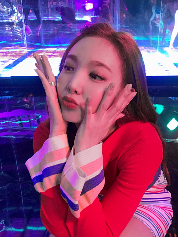 트와이스 나연 생일기념 JYP가 팬즈에 공개한 사진 | 인스티즈