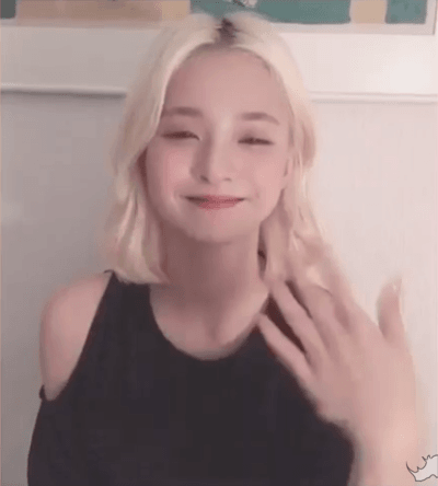 미스트 뿌리는 프로미스나인 이나경.gif | 인스티즈