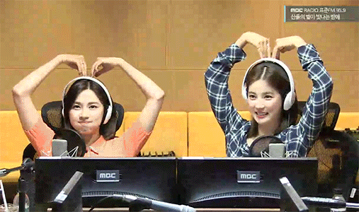 에이핑크 초롱이 하영이 스페셜 DJ.gif | 인스티즈