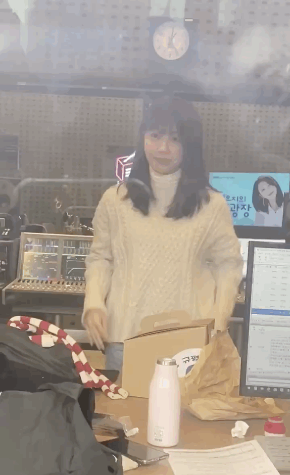 인사 하는 에이핑크 정은지.gif | 인스티즈