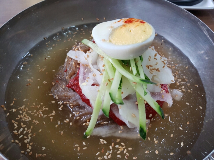 냉면..삶은 달걀..바로 먹는다.vs육수에 적셔 나중 먹는다 | 인스티즈