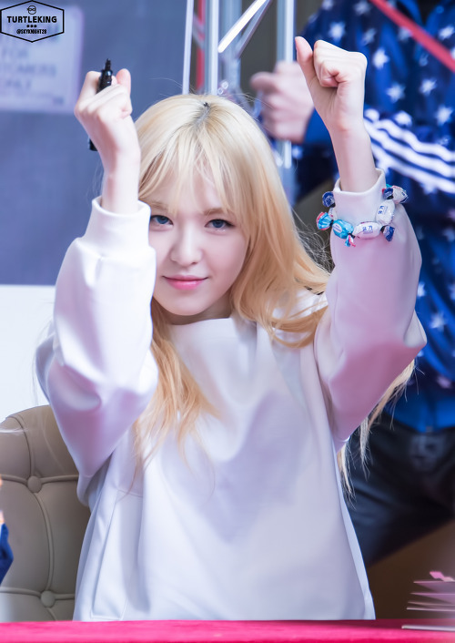 아스케 이후 4년만에 다시 금발로 염색한 레드벨벳 웬디 | 인스티즈