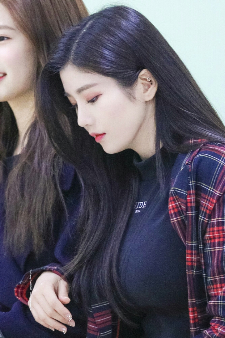 어제 일본에서 귀국한 아이즈원 리더 권은비 | 인스티즈