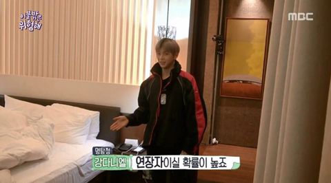 국내 아이돌이 사용한다는 스마트폰 기종.jpg | 인스티즈