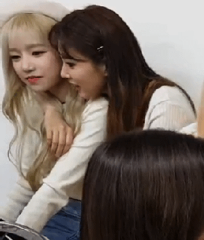 아이즈원) 조유리.. 강혜원.. 둘만의 세상 | 인스티즈