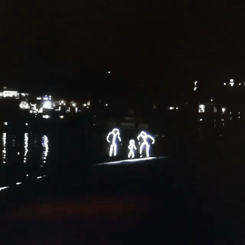 한밤중에 발광하는 가족.gif | 인스티즈