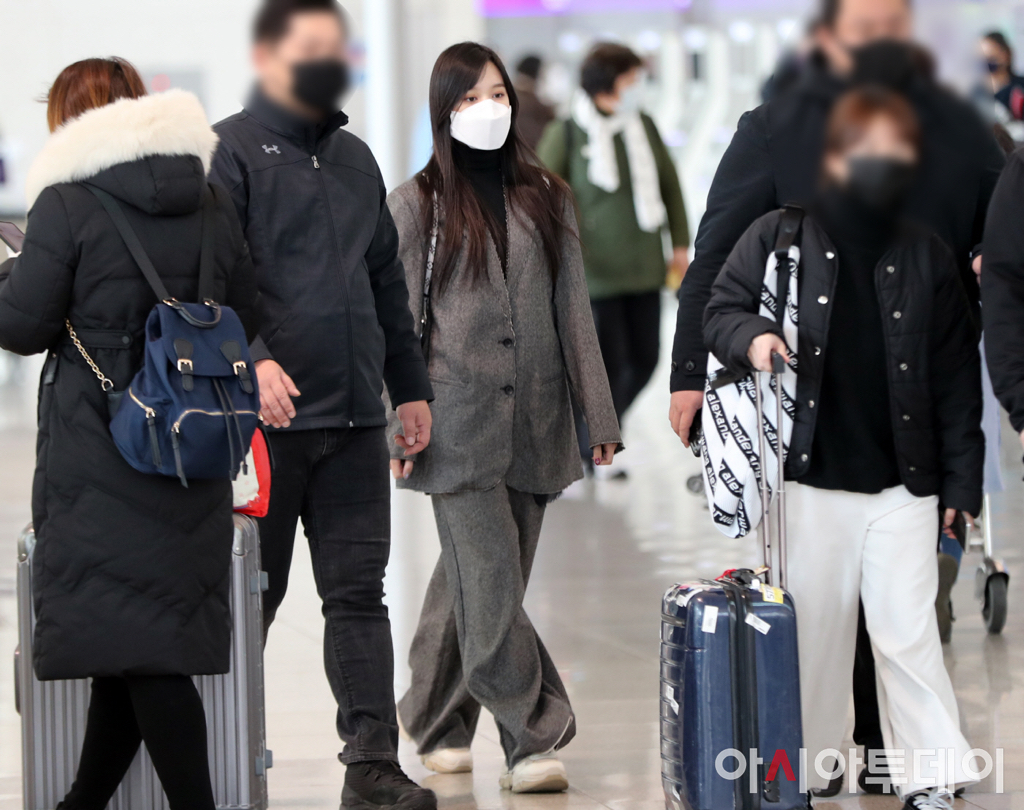 200210 일본 공연하러 인천공항에서 출국하는 트와이스 미나 꺄아앙아앗 | 인스티즈