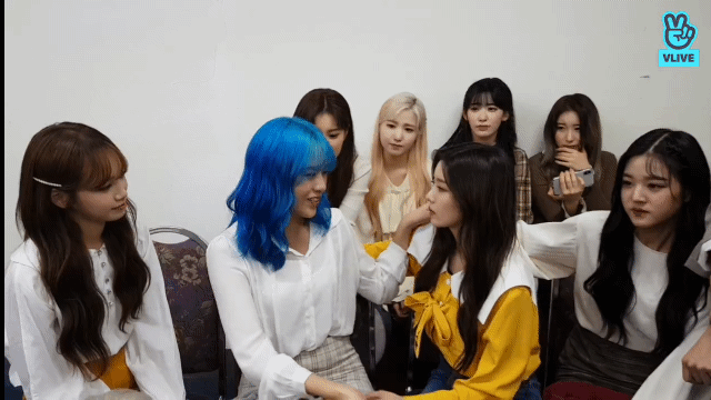 [아이즈원] 1년전 브이앱,1년후 브이앱.gif | 인스티즈