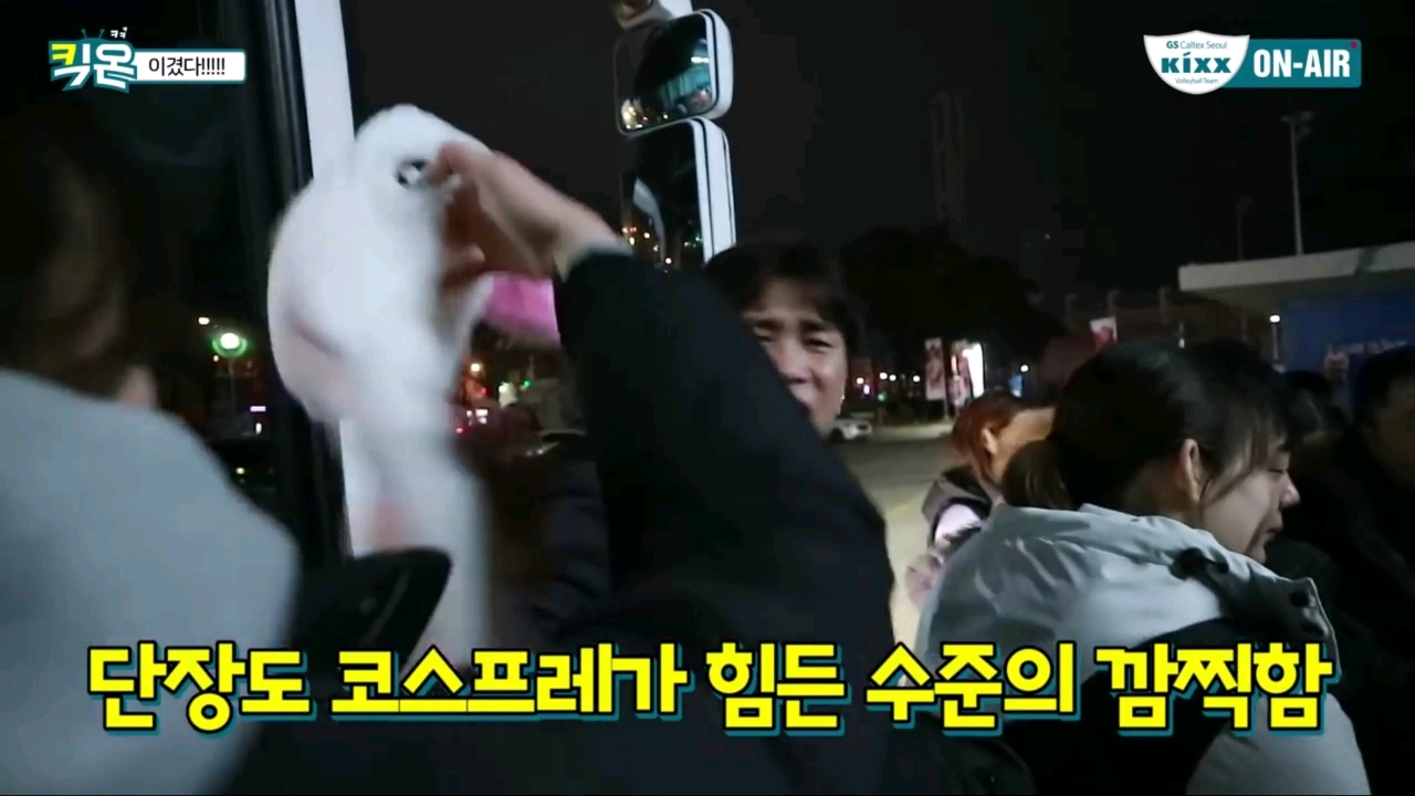 코스프레(?)하는 감독.jpg | 인스티즈